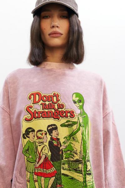 Sweatshirt powdery hearts don’t talk to strangers